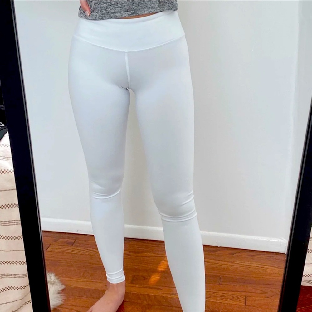 ALO YOGA AIRBRUSH WHITE LEGGINGS SIZE XXS
